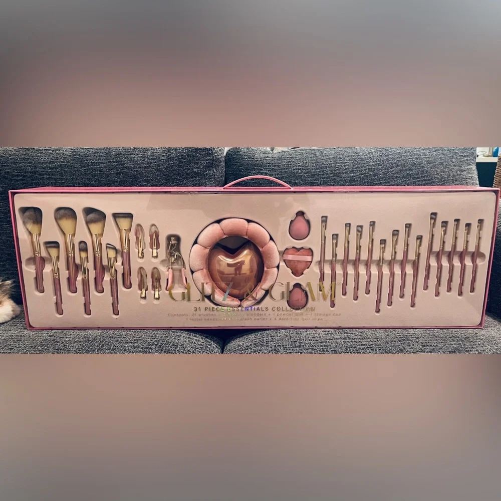 Glitz & Glam 31-Piece Makeup Brush Set Pink Gold Heart Storage Hard to Find New!